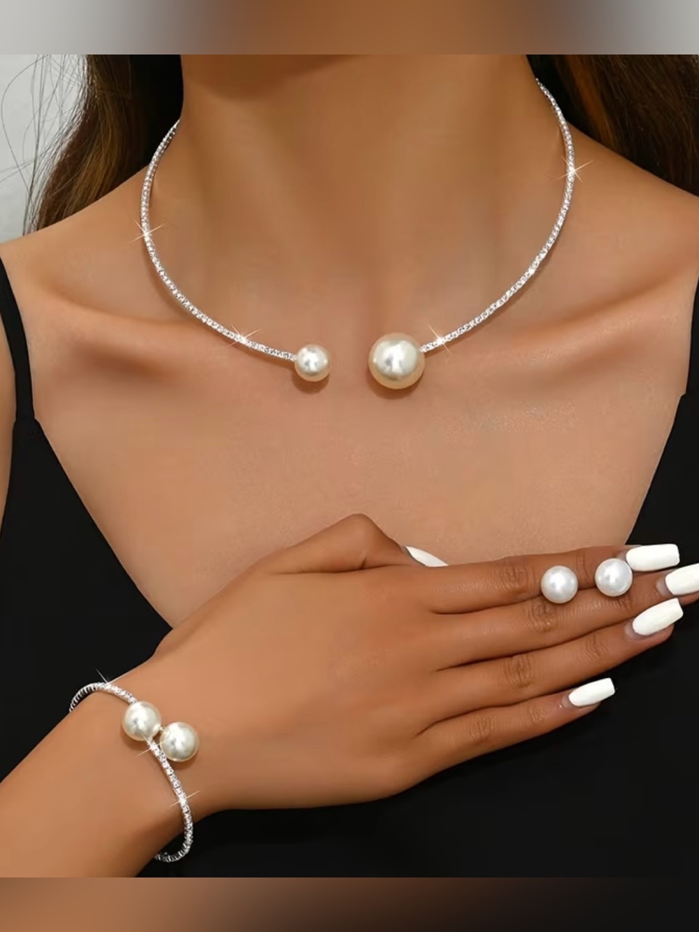 NEW! 4 Piece Set. Elegant Pearl Accent Necklace, Bracelet and Earrings Set 🤍